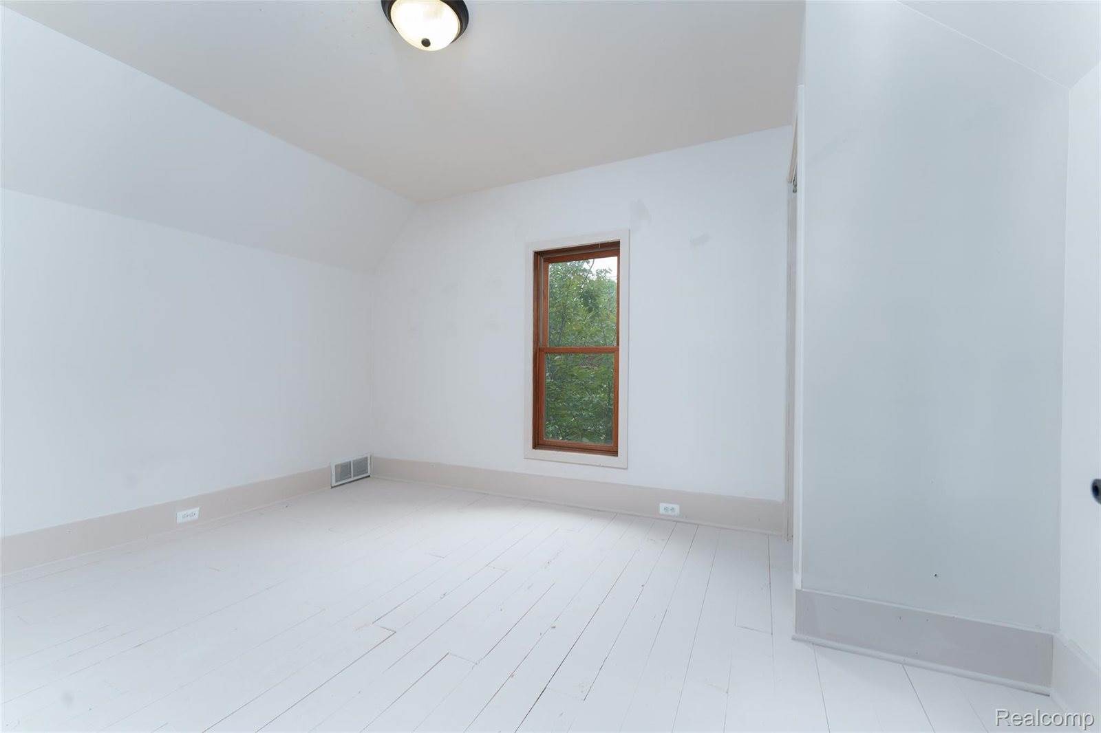 238 East Washington Street, HowellCity_Livingston, MI 48843