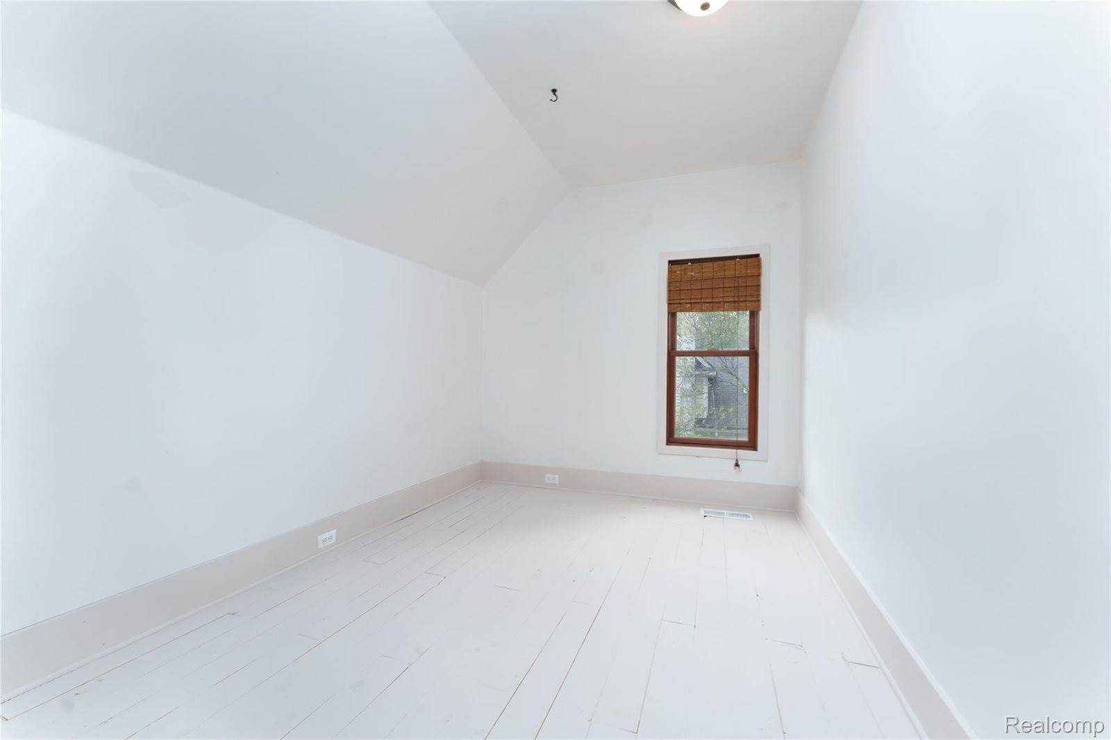 238 East Washington Street, HowellCity_Livingston, MI 48843