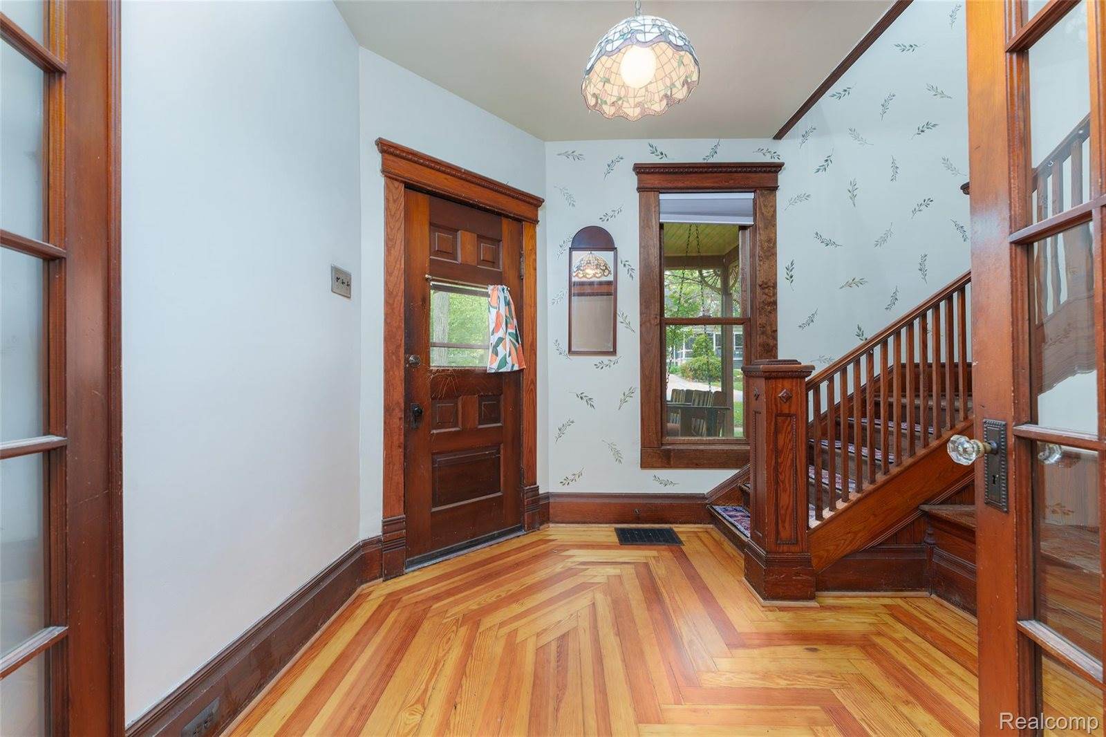 238 East Washington Street, HowellCity_Livingston, MI 48843