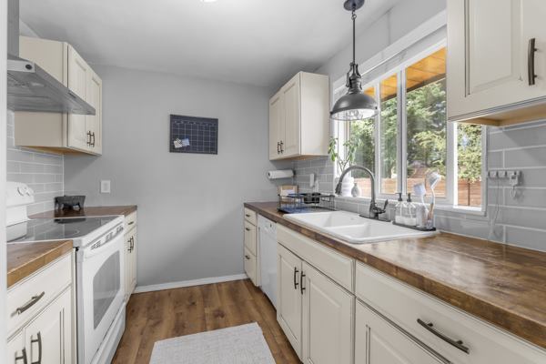 1580 NE 11th Ave, Oak Harbor, WA 98277
