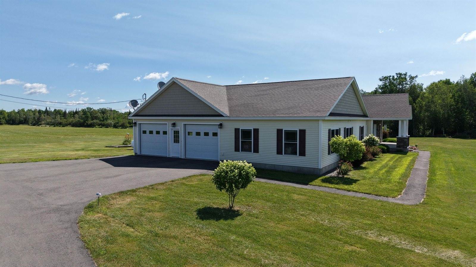 207 Corinth Road, Hudson, ME 04449