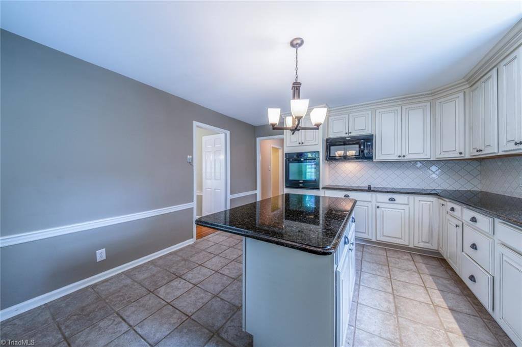 1320 Abingdon Way, Winston-Salem, NC 27106