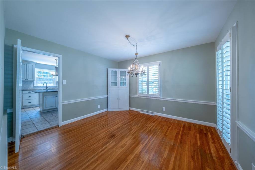 1320 Abingdon Way, Winston-Salem, NC 27106