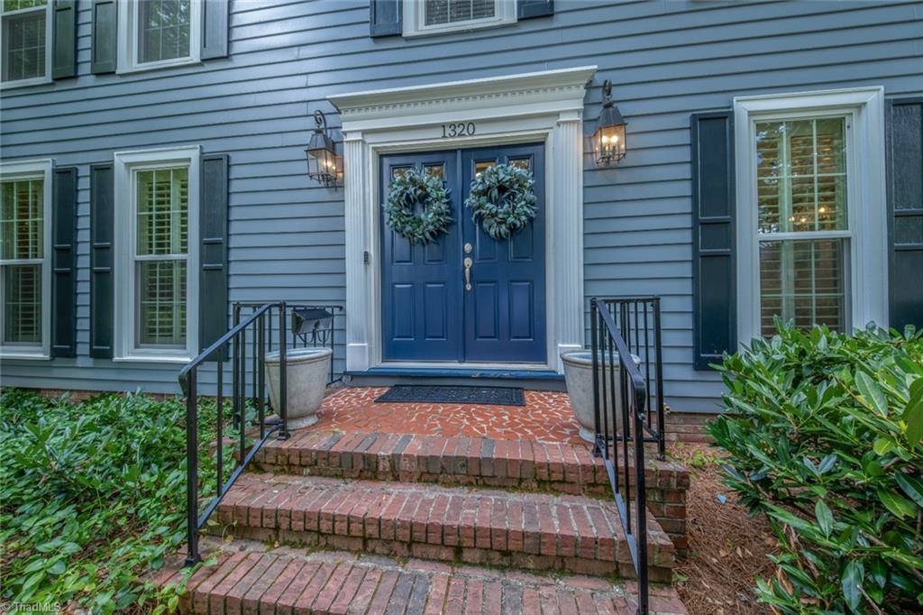 1320 Abingdon Way, Winston-Salem, NC 27106