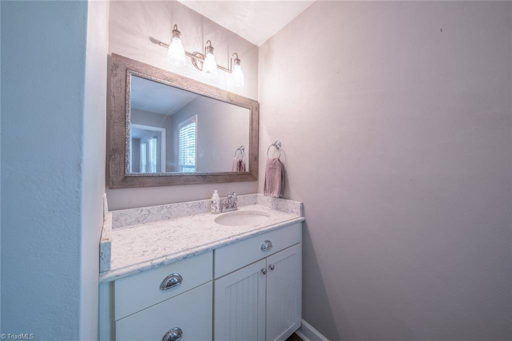 1320 Abingdon Way, Winston-Salem, NC 27106
