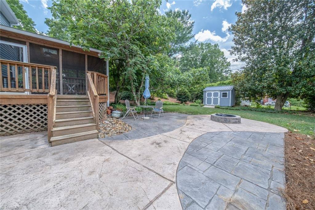 1320 Abingdon Way, Winston-Salem, NC 27106