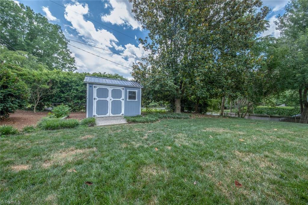 1320 Abingdon Way, Winston-Salem, NC 27106