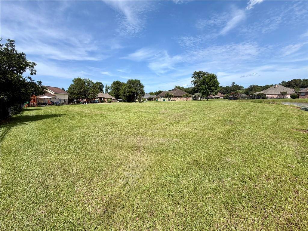 Lake Bienville Court, Ponchatoula, LA 70454