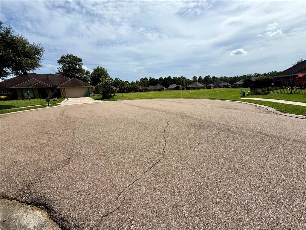 Lake Bienville Court, Ponchatoula, LA 70454