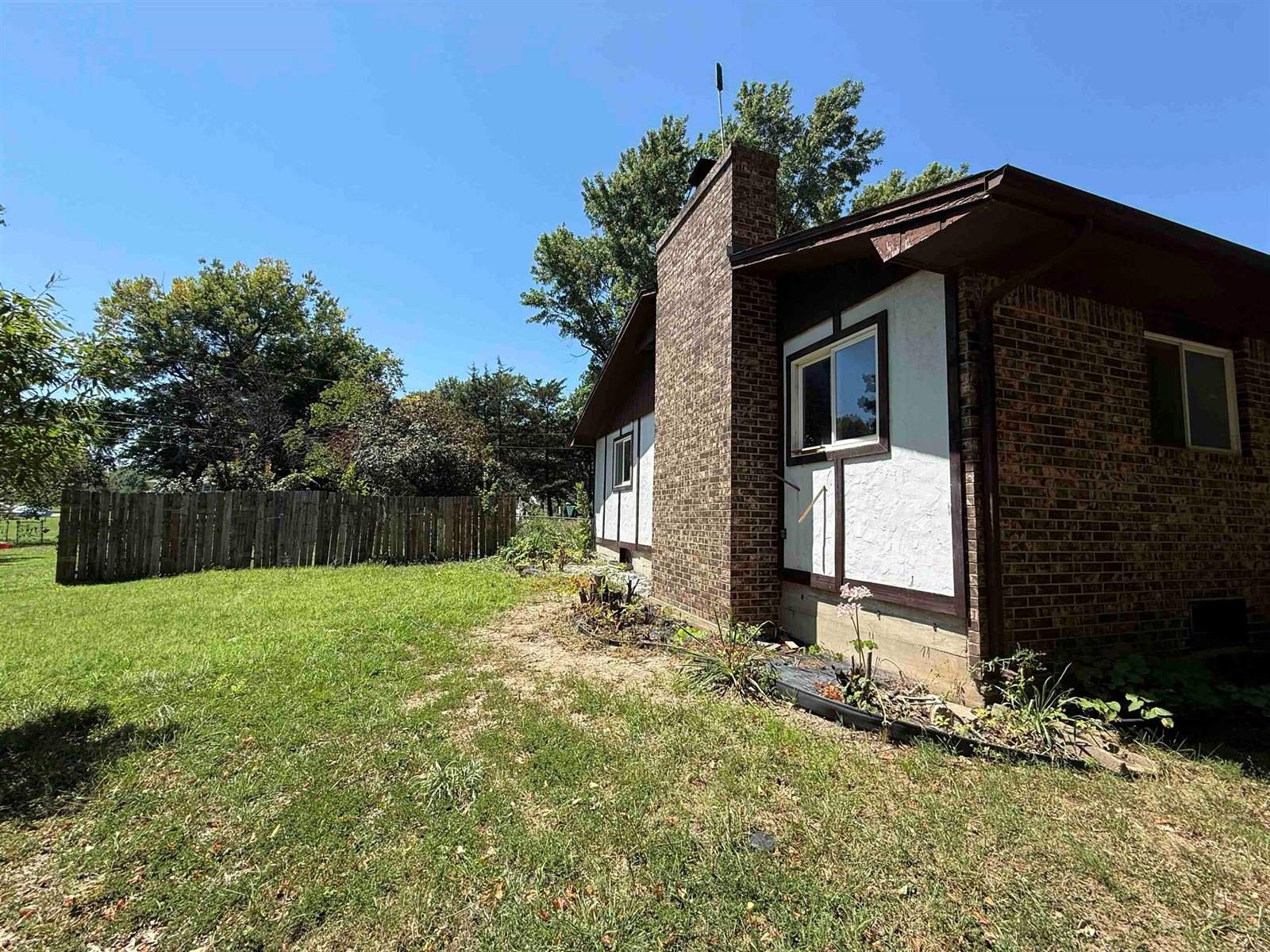 1319 Joyce St, El Dorado, KS 67042