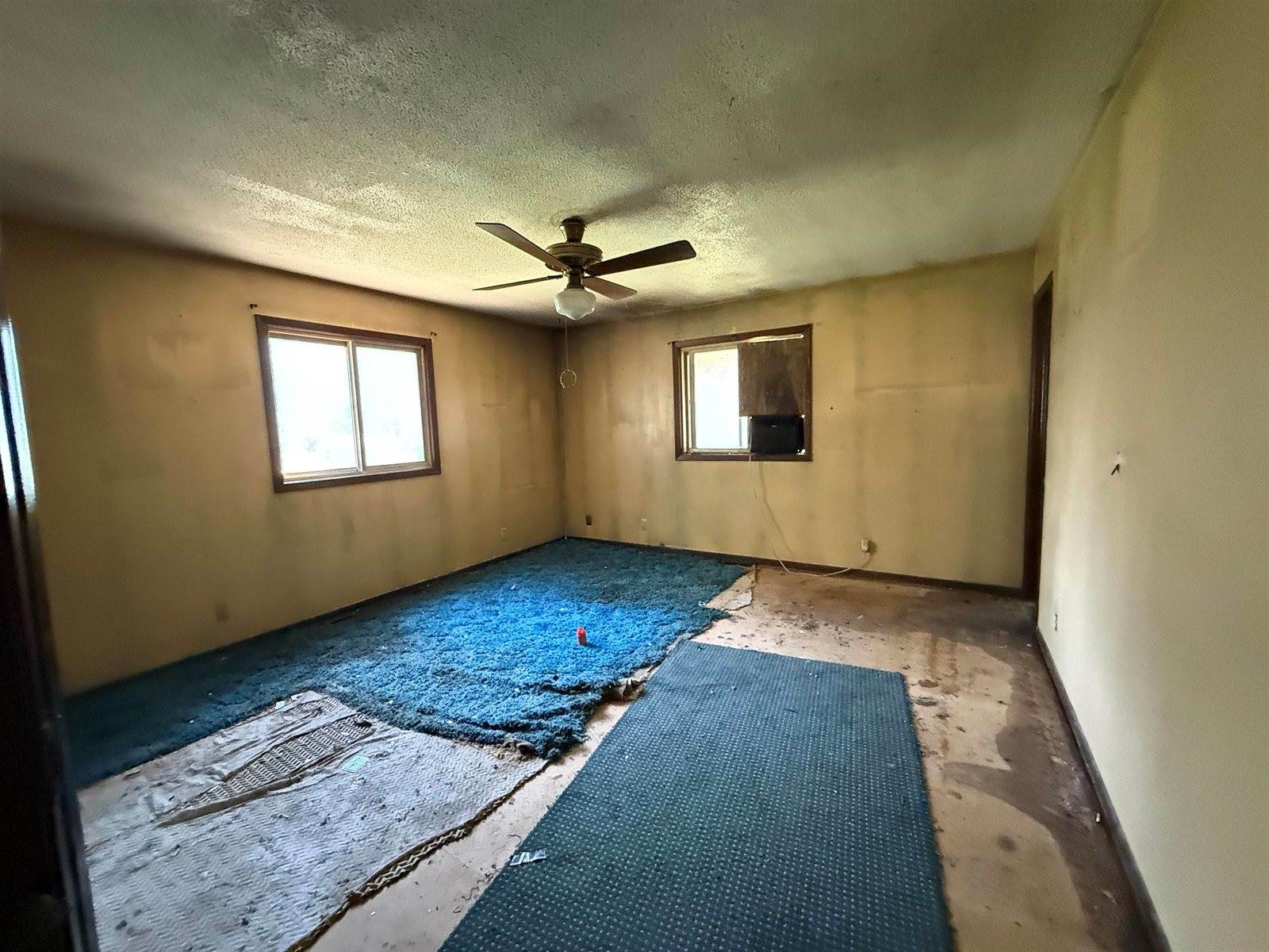 1319 Joyce St, El Dorado, KS 67042
