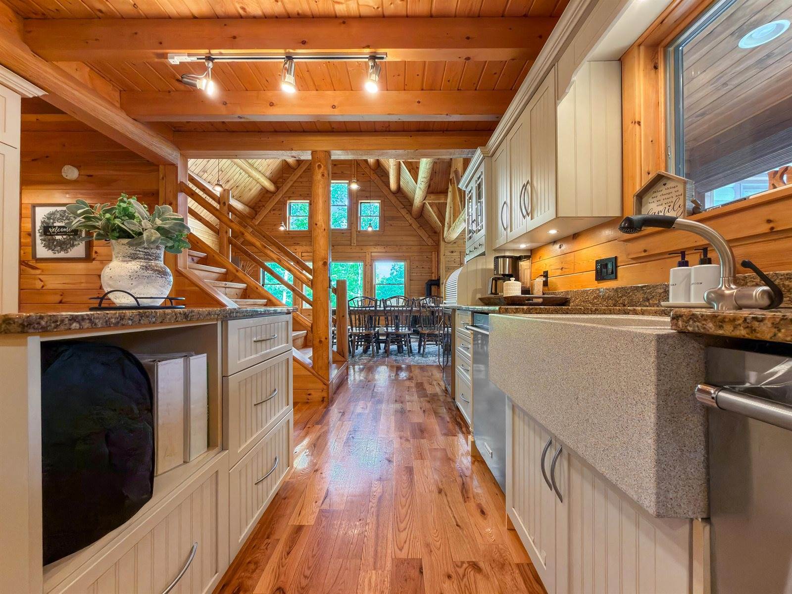 94 Roosevelt Road, Island Falls, ME 04747