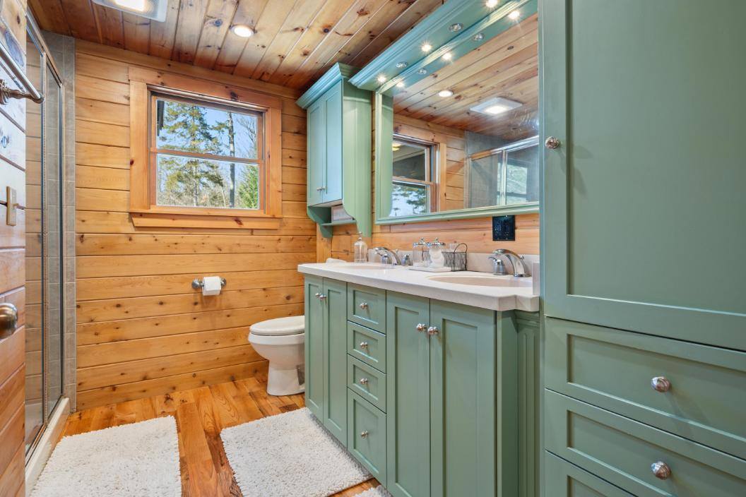 94 Roosevelt Road, Island Falls, ME 04747