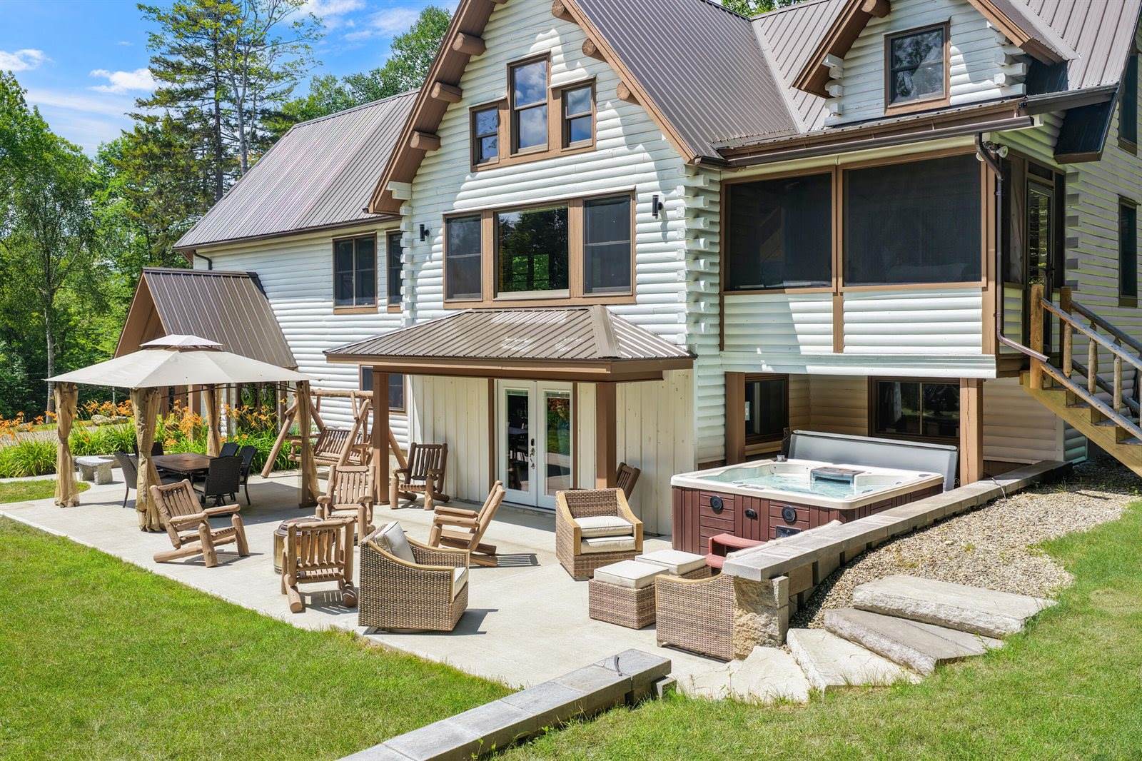 94 Roosevelt Road, Island Falls, ME 04747