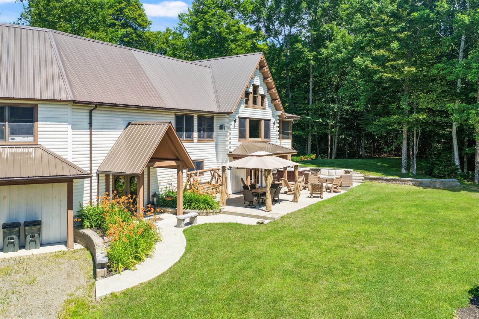 94 Roosevelt Road, Island Falls, ME 04747