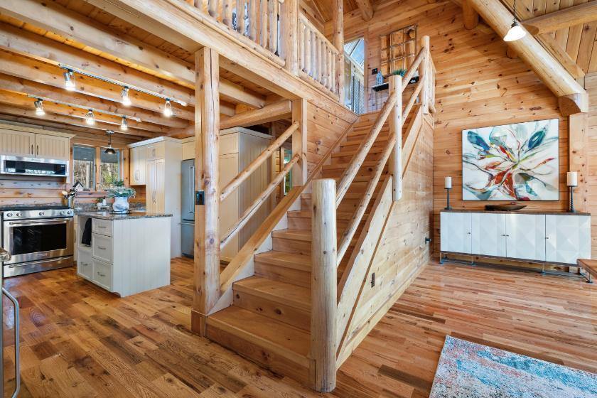 94 Roosevelt Road, Island Falls, ME 04747