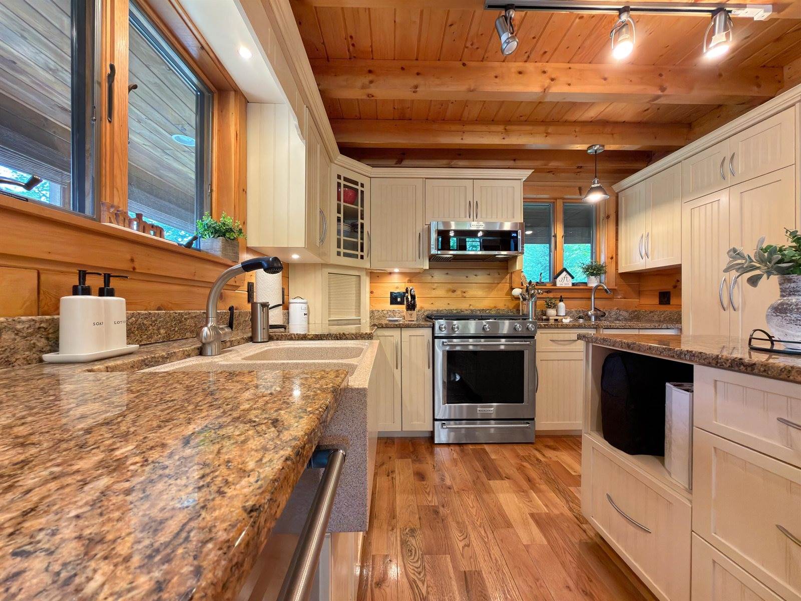 94 Roosevelt Road, Island Falls, ME 04747