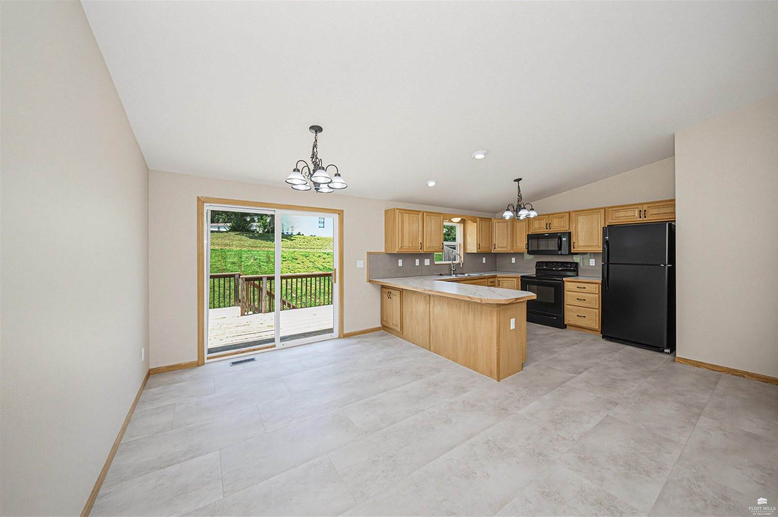 612 Jerry Drive, Grandview Plaza, KS 66441