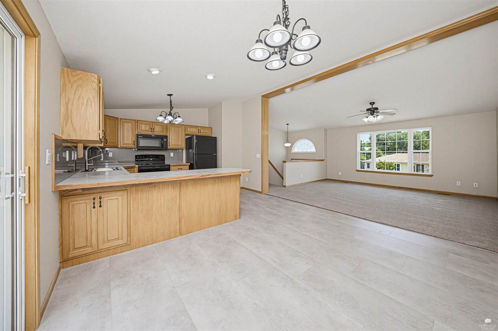 612 Jerry Drive, Grandview Plaza, KS 66441