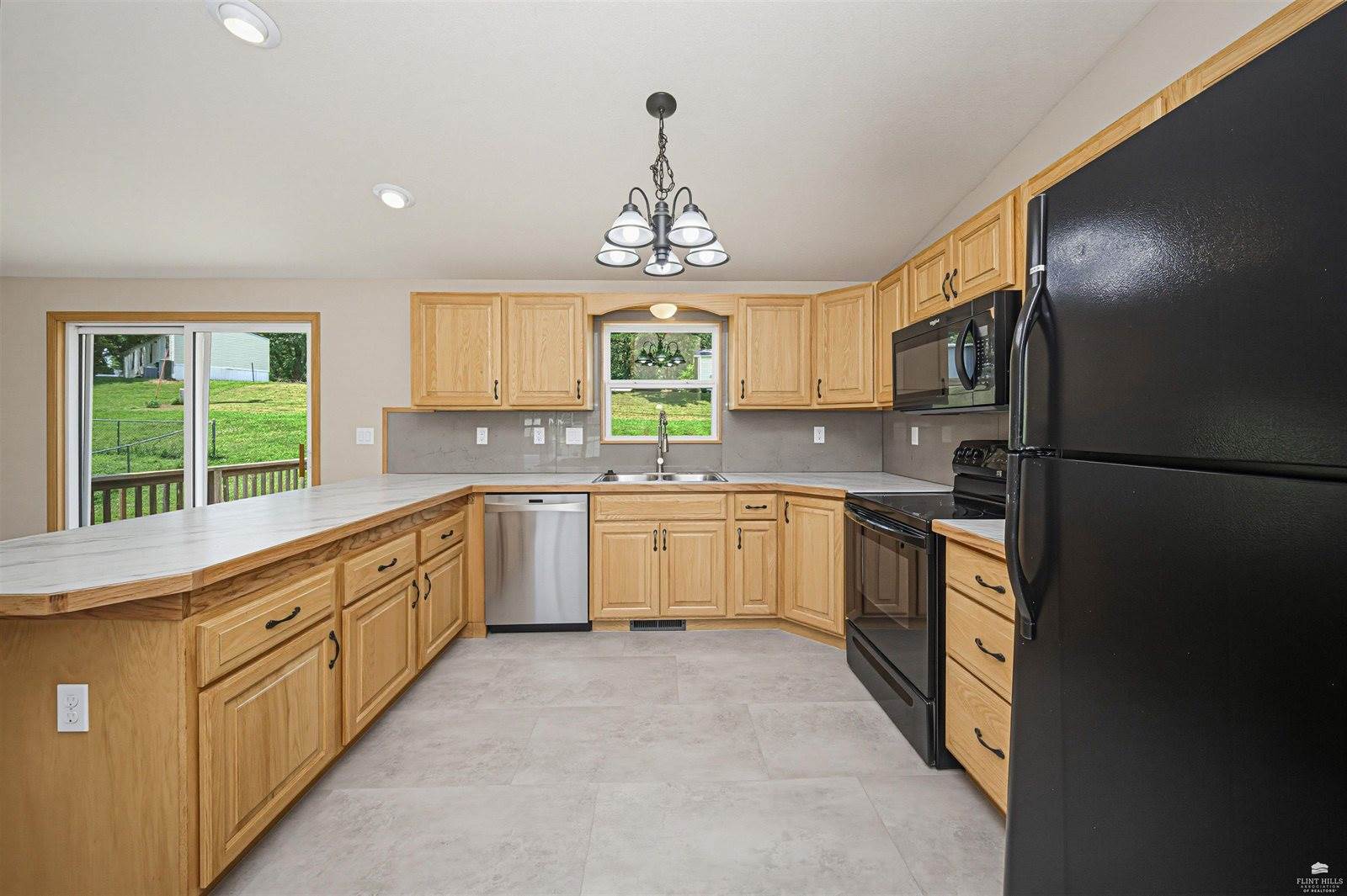 612 Jerry Drive, Grandview Plaza, KS 66441
