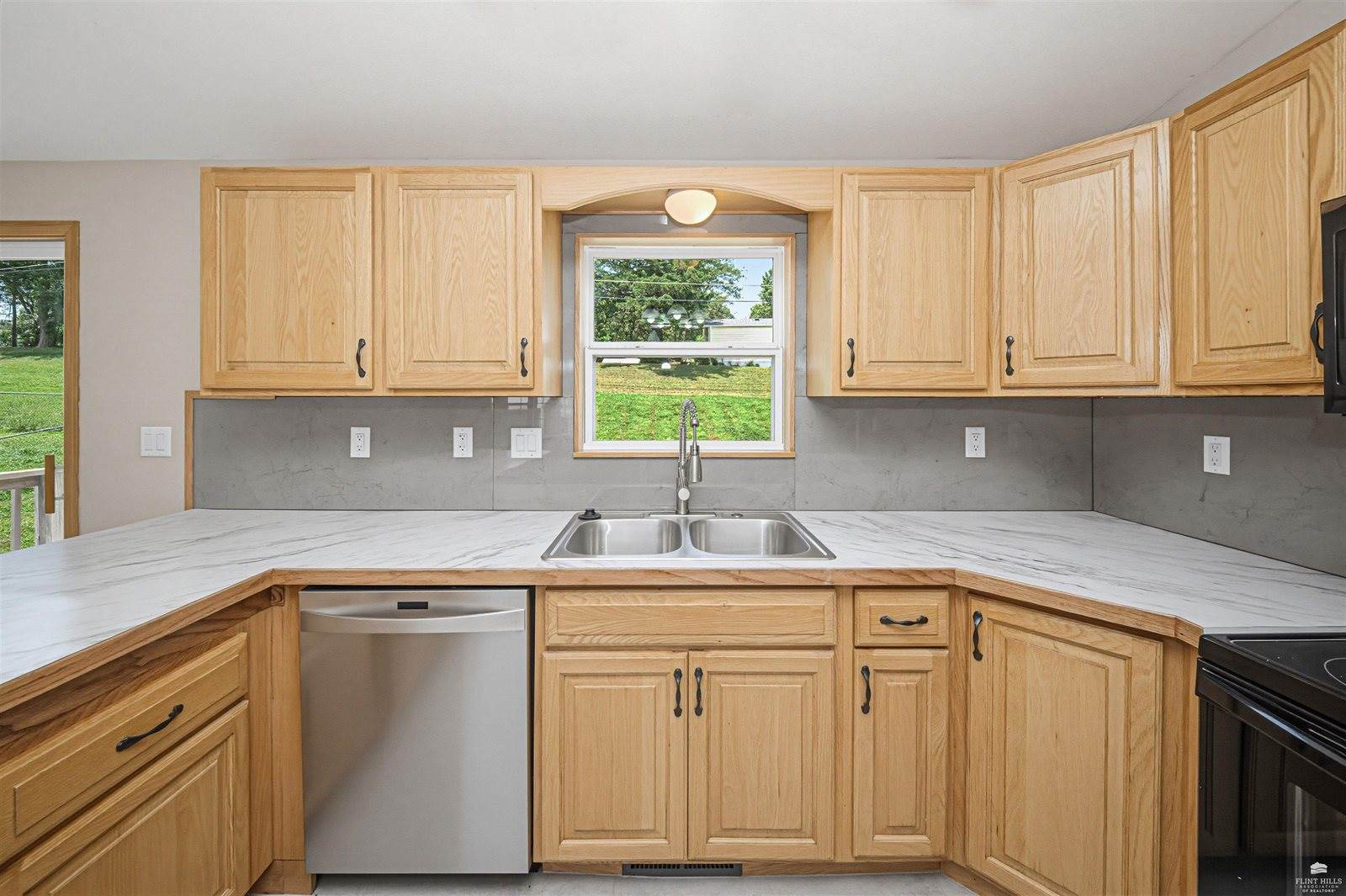 612 Jerry Drive, Grandview Plaza, KS 66441