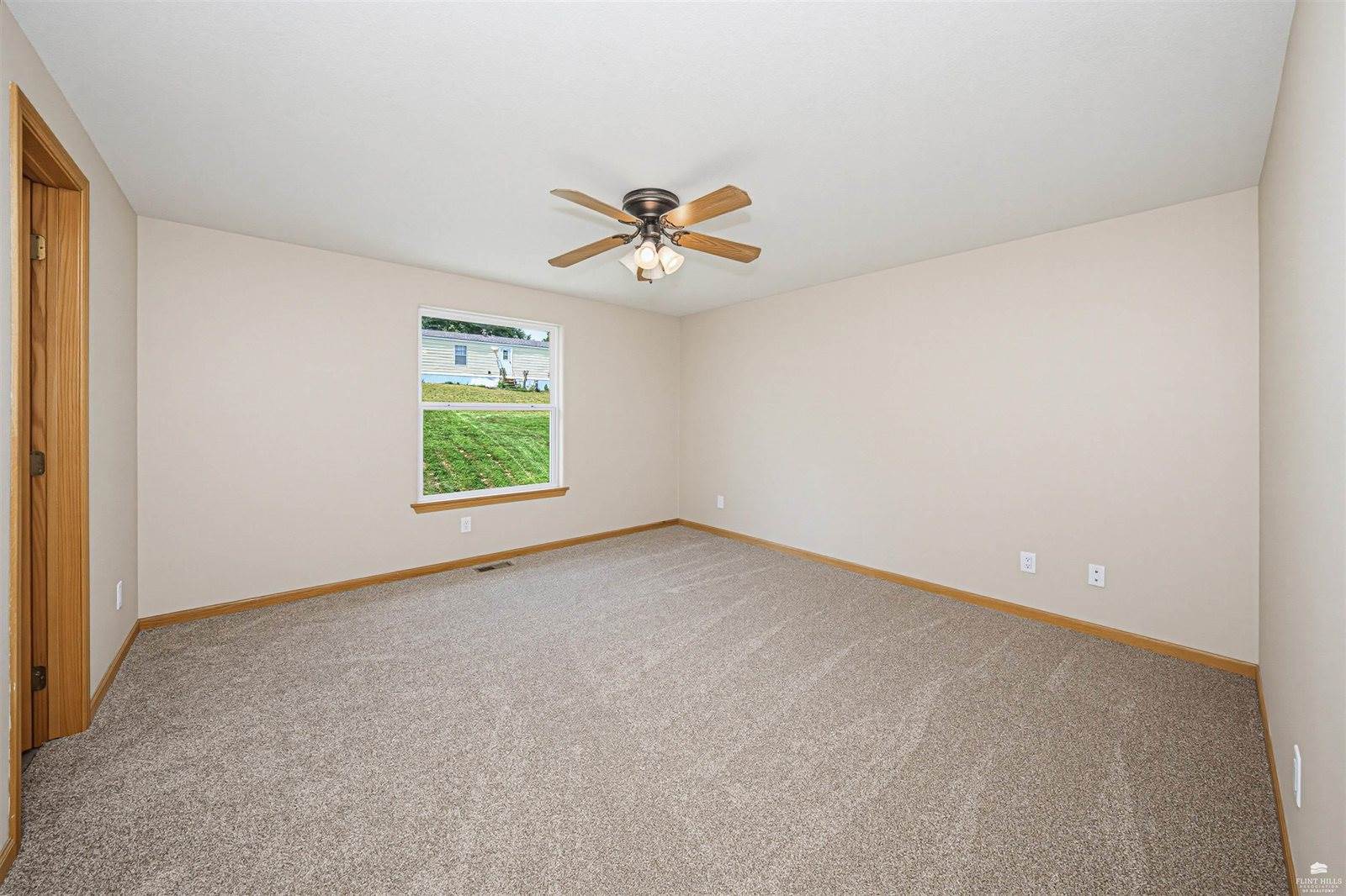 612 Jerry Drive, Grandview Plaza, KS 66441
