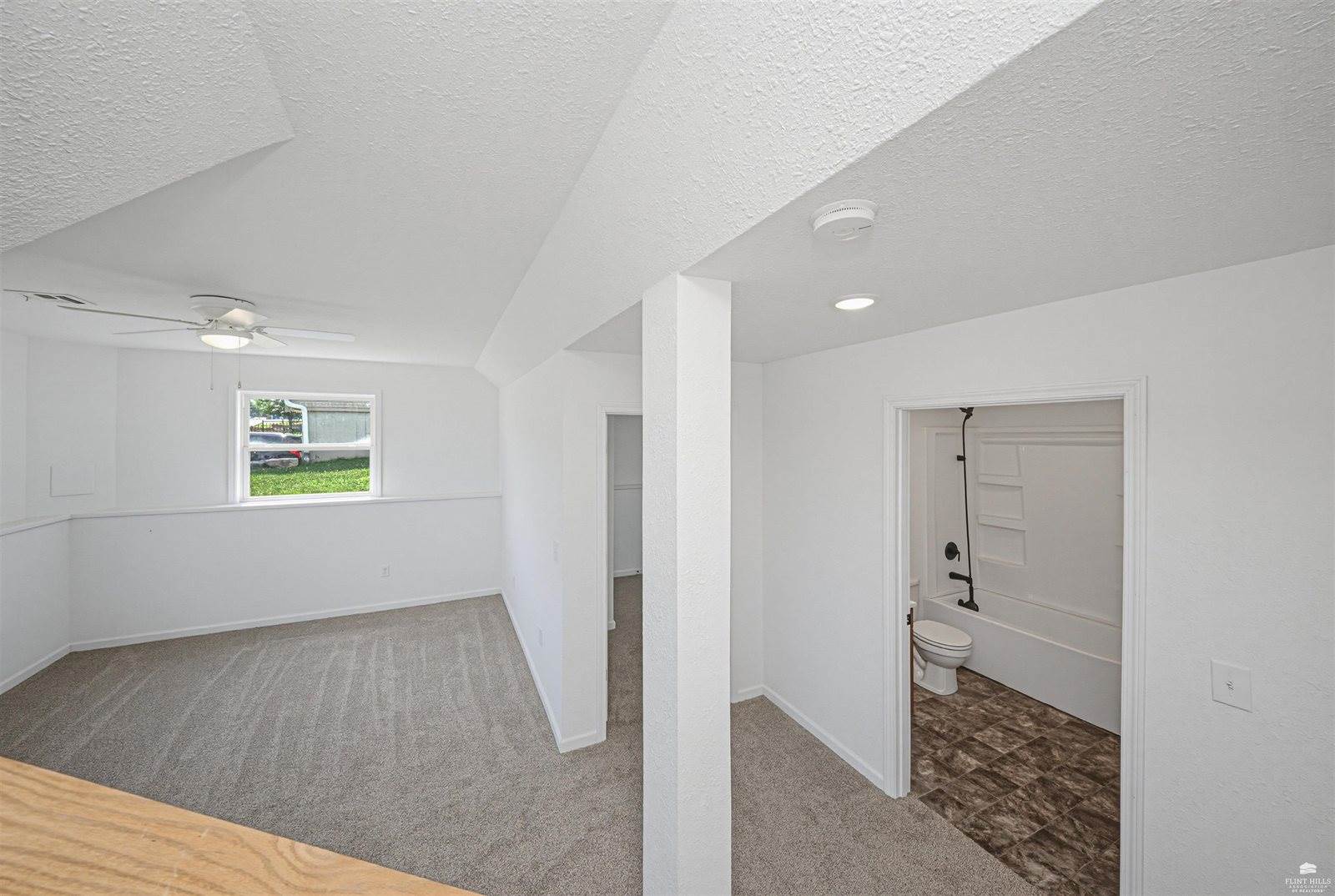 612 Jerry Drive, Grandview Plaza, KS 66441