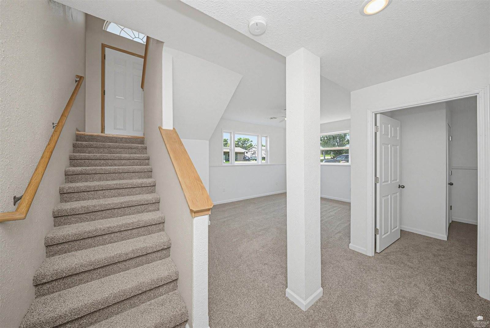 612 Jerry Drive, Grandview Plaza, KS 66441