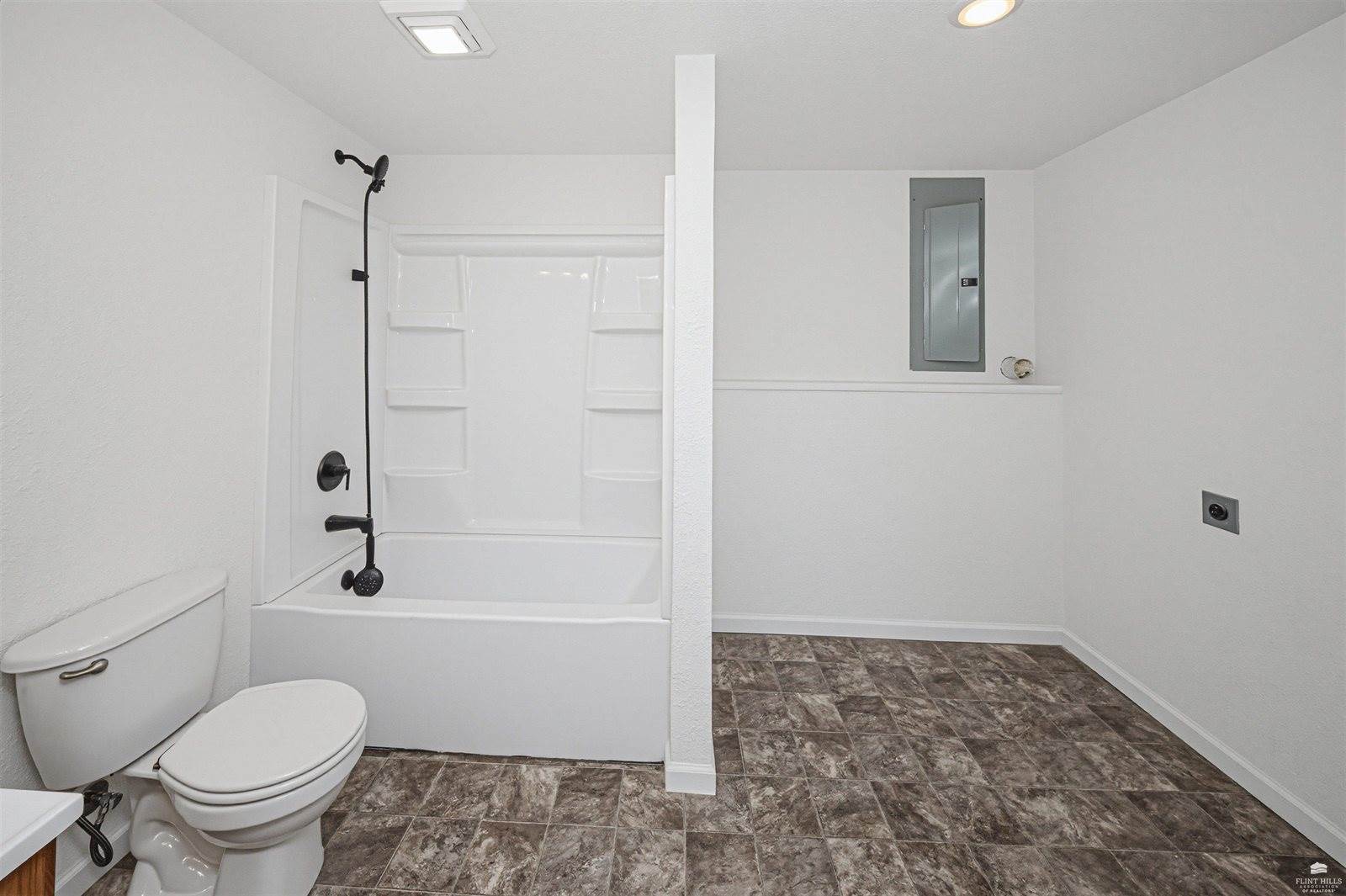 612 Jerry Drive, Grandview Plaza, KS 66441