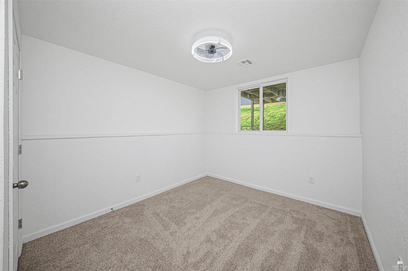 612 Jerry Drive, Grandview Plaza, KS 66441