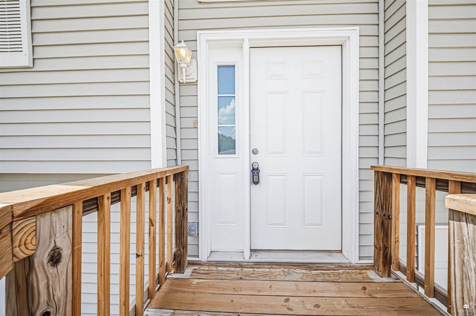 612 Jerry Drive, Grandview Plaza, KS 66441
