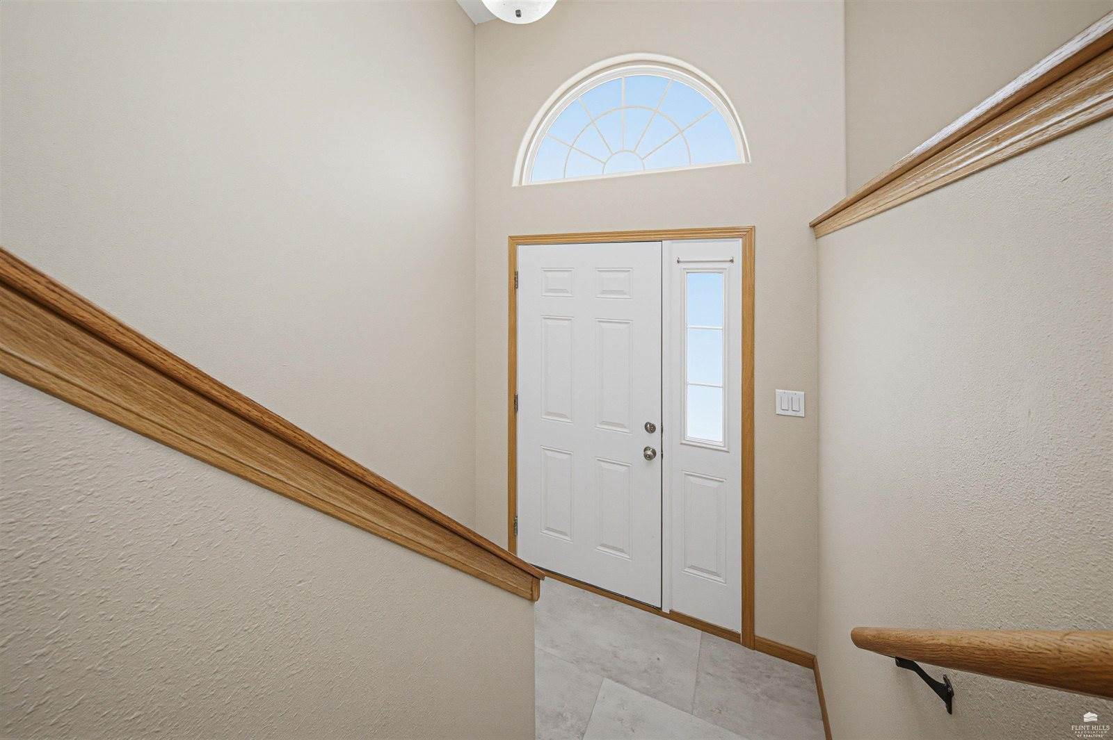 612 Jerry Drive, Grandview Plaza, KS 66441