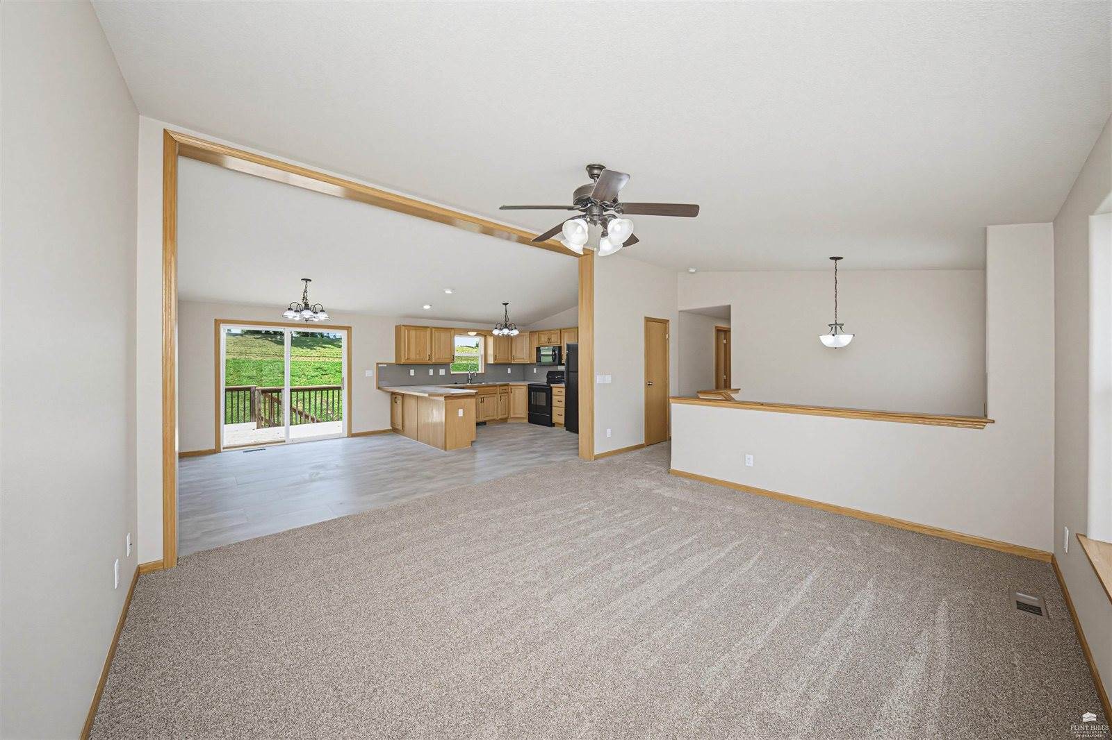 612 Jerry Drive, Grandview Plaza, KS 66441