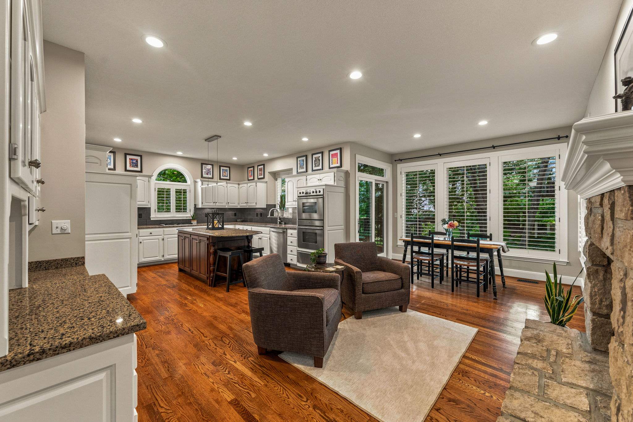 13212 Fontana St, Leawood, KS 66209