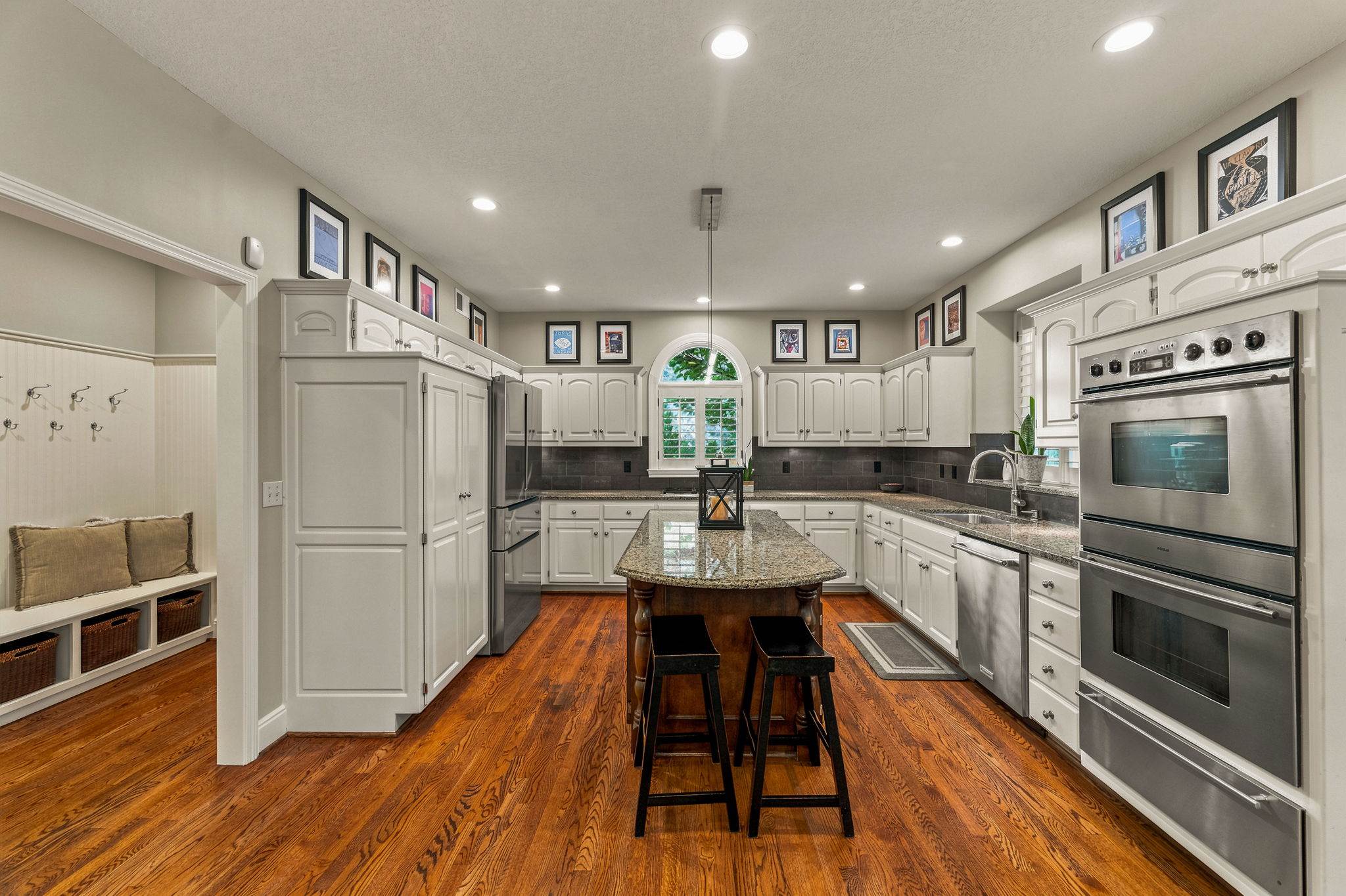 13212 Fontana St, Leawood, KS 66209