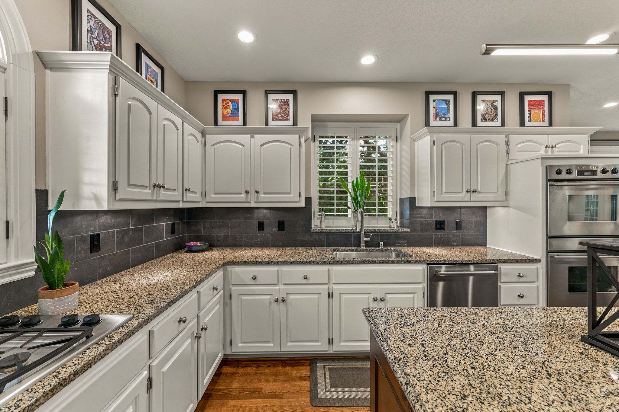 13212 Fontana St, Leawood, KS 66209