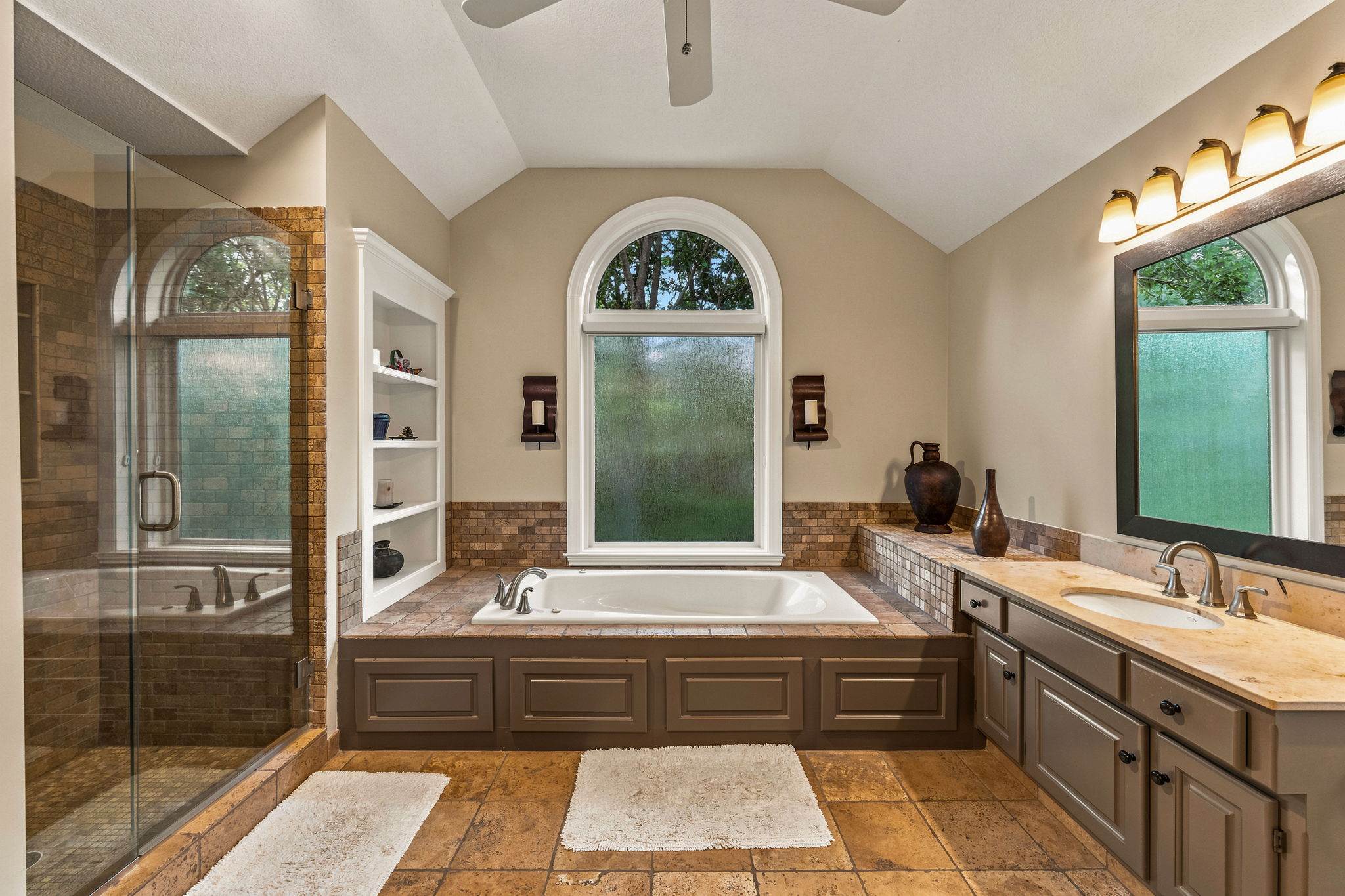 13212 Fontana St, Leawood, KS 66209