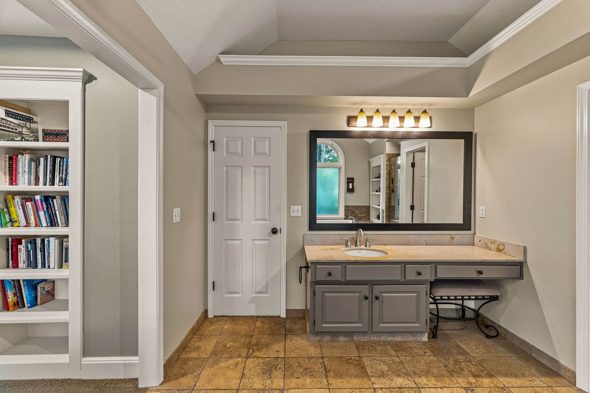 13212 Fontana St, Leawood, KS 66209