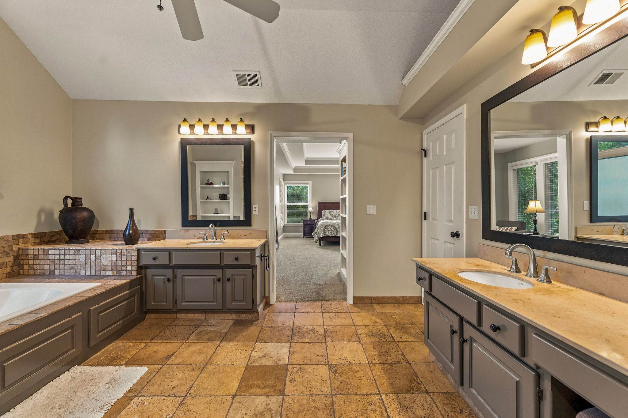 13212 Fontana St, Leawood, KS 66209