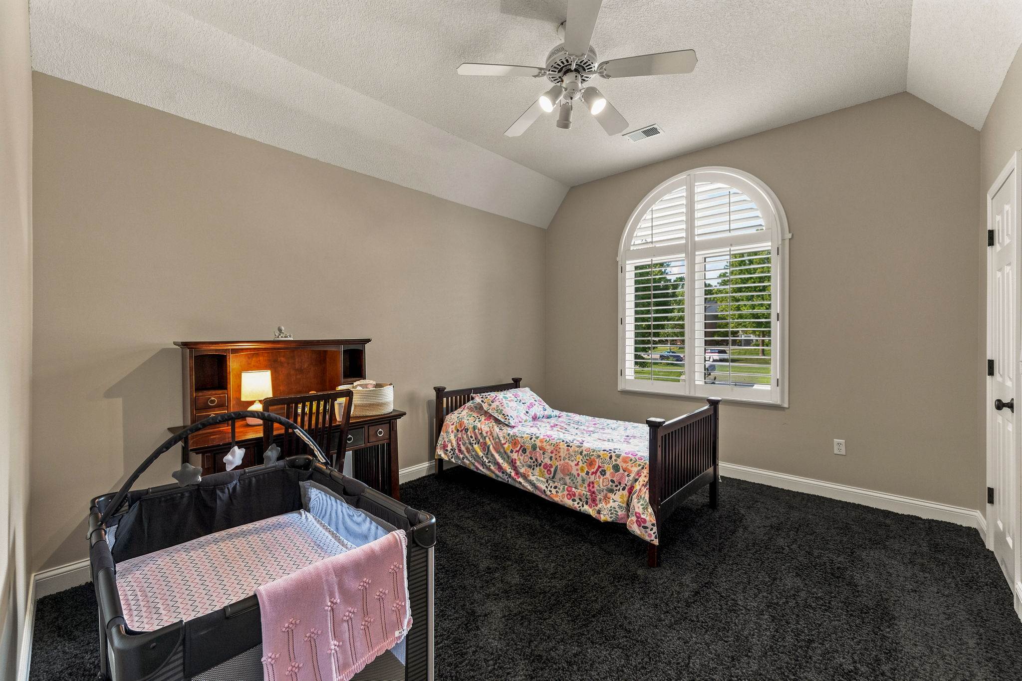 13212 Fontana St, Leawood, KS 66209