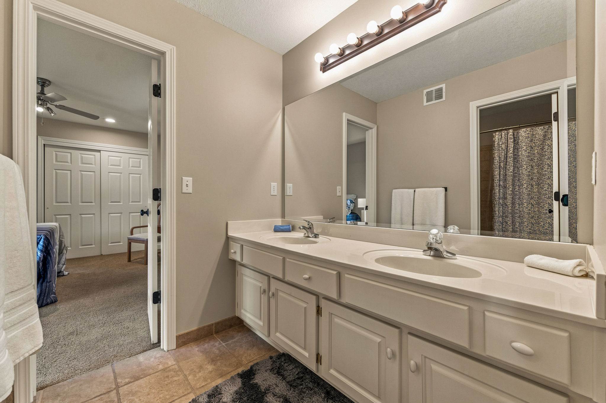 13212 Fontana St, Leawood, KS 66209