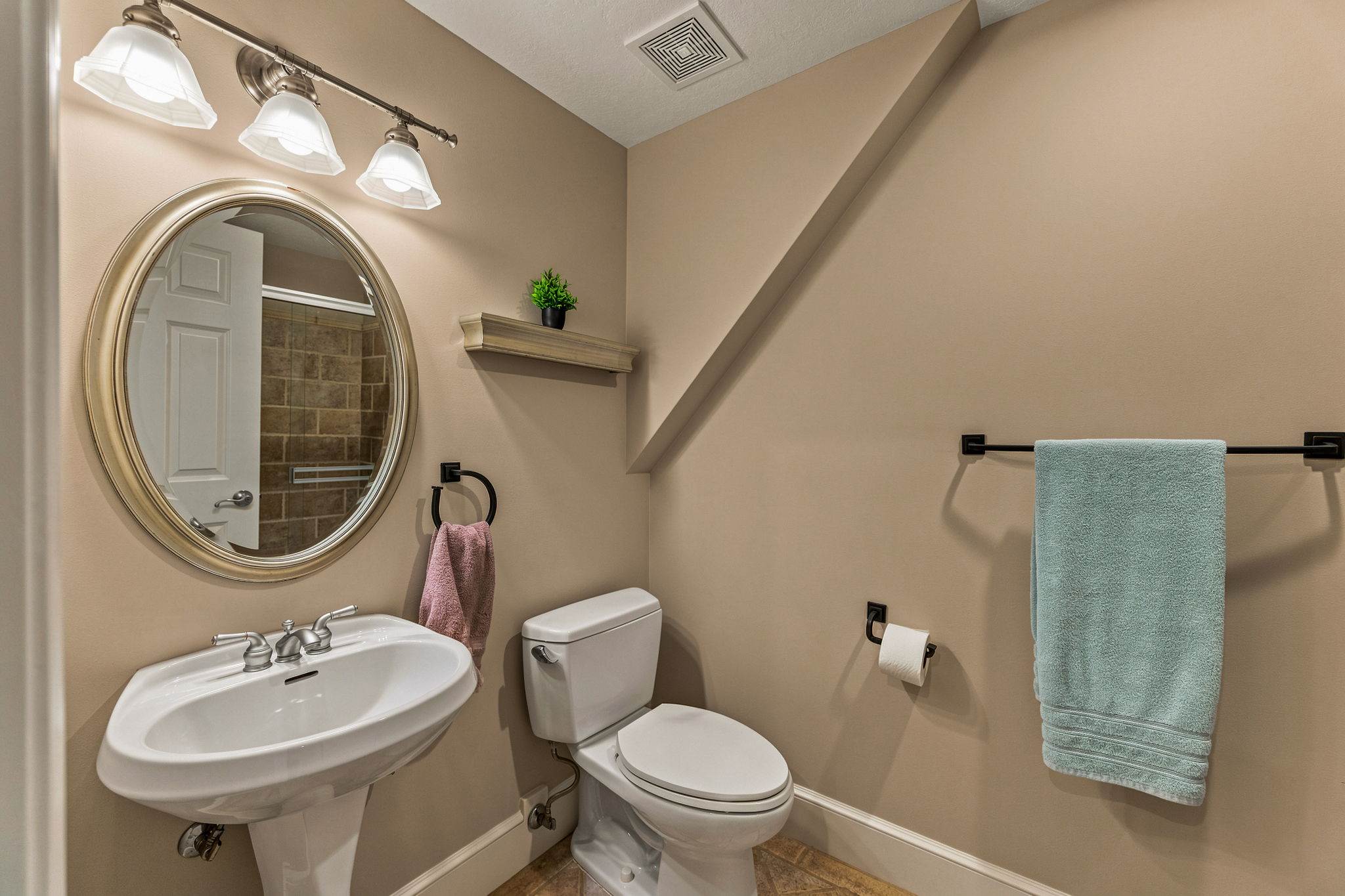 13212 Fontana St, Leawood, KS 66209