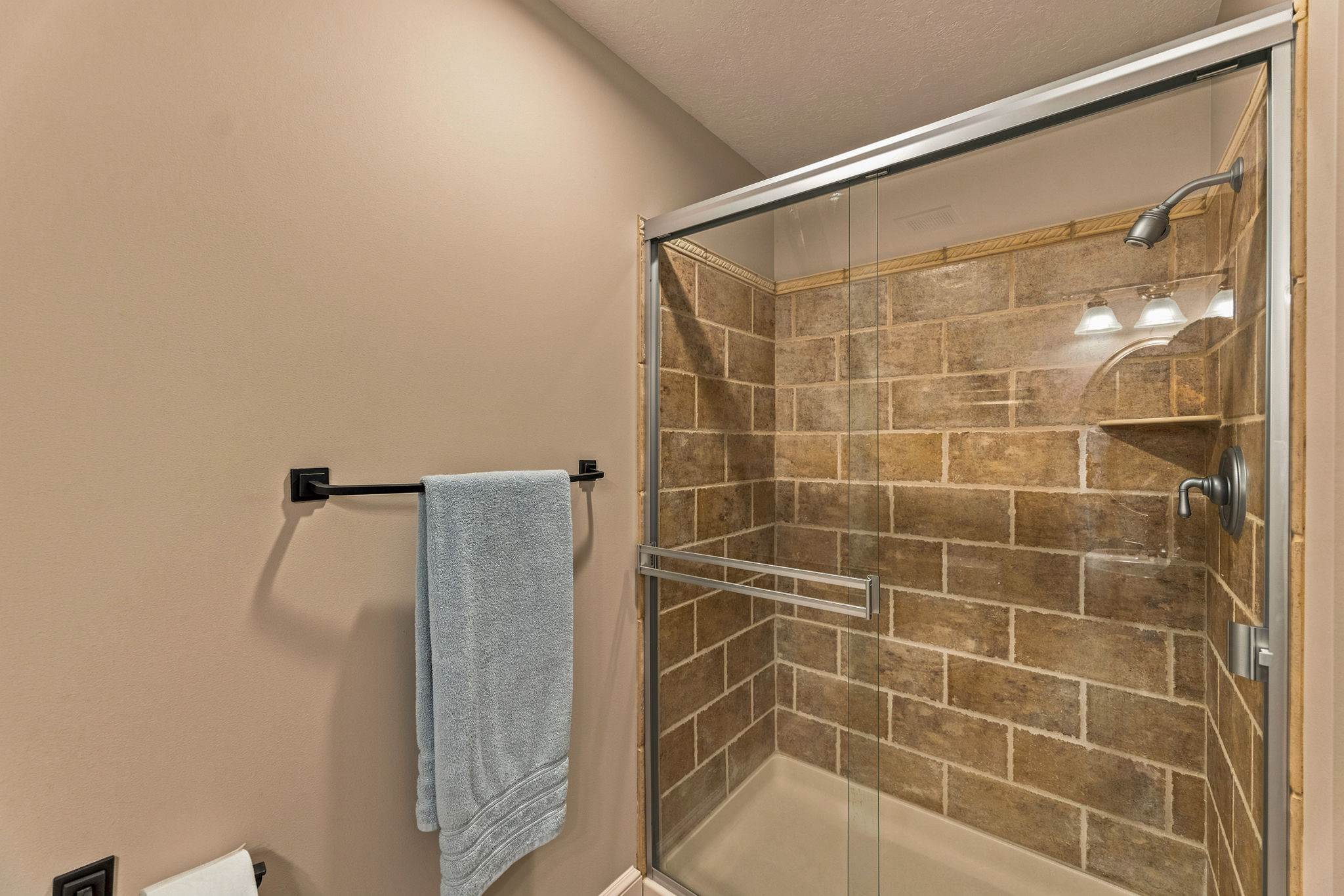13212 Fontana St, Leawood, KS 66209