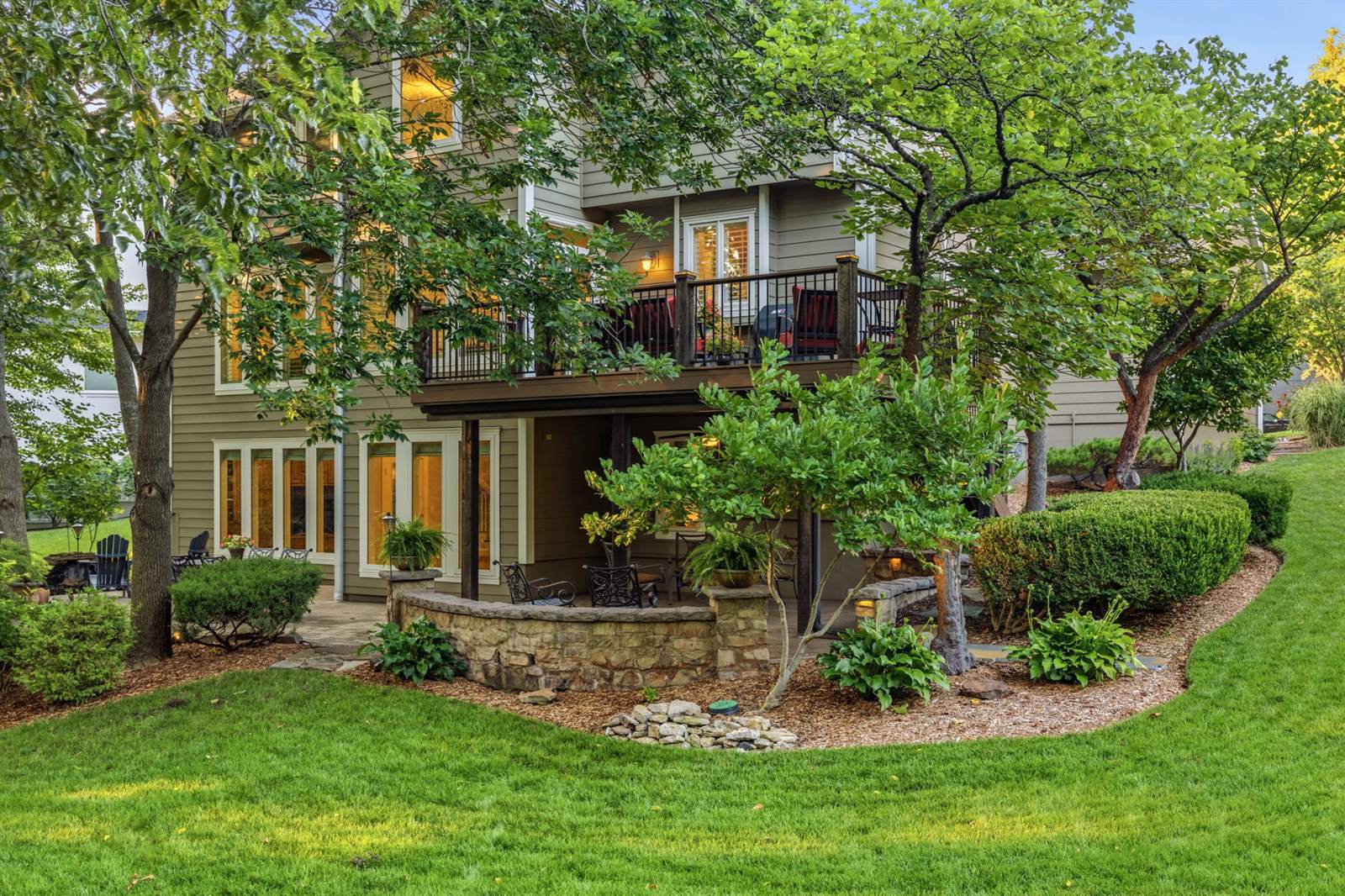 13212 Fontana St, Leawood, KS 66209