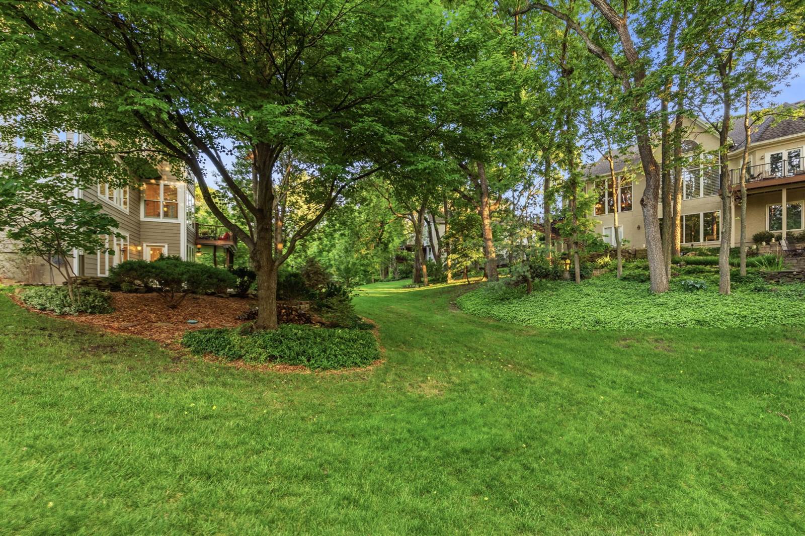 13212 Fontana St, Leawood, KS 66209