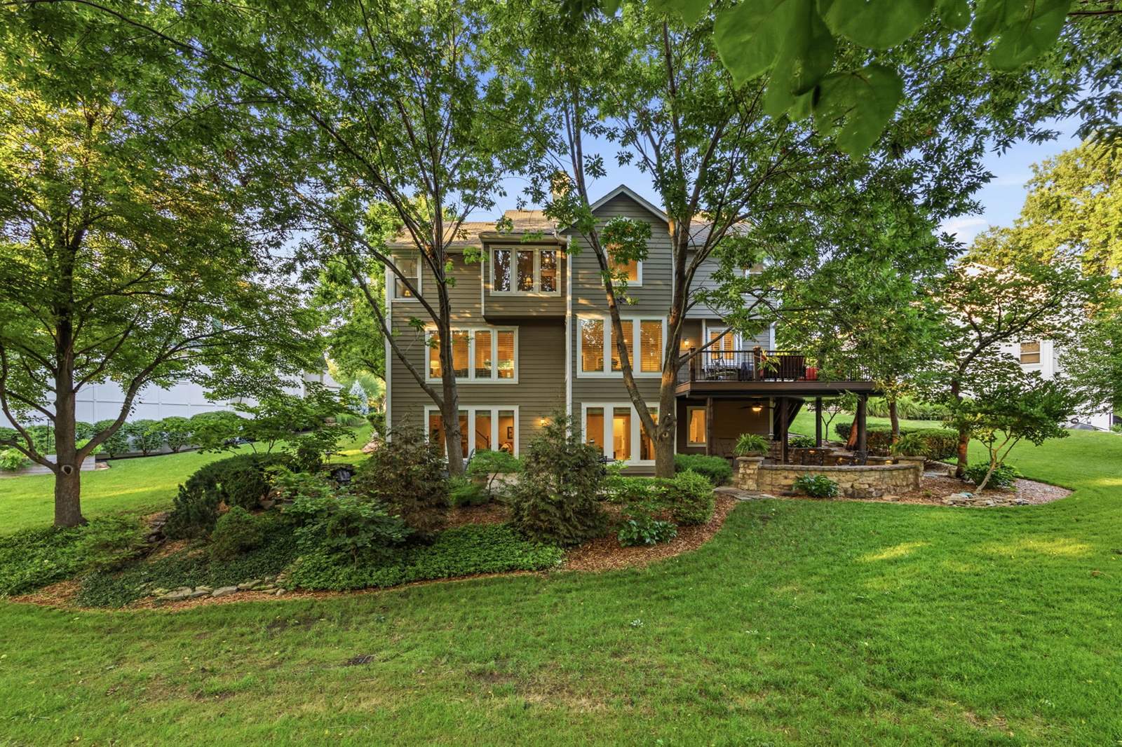 13212 Fontana St, Leawood, KS 66209