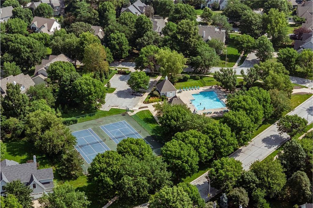13212 Fontana St, Leawood, KS 66209