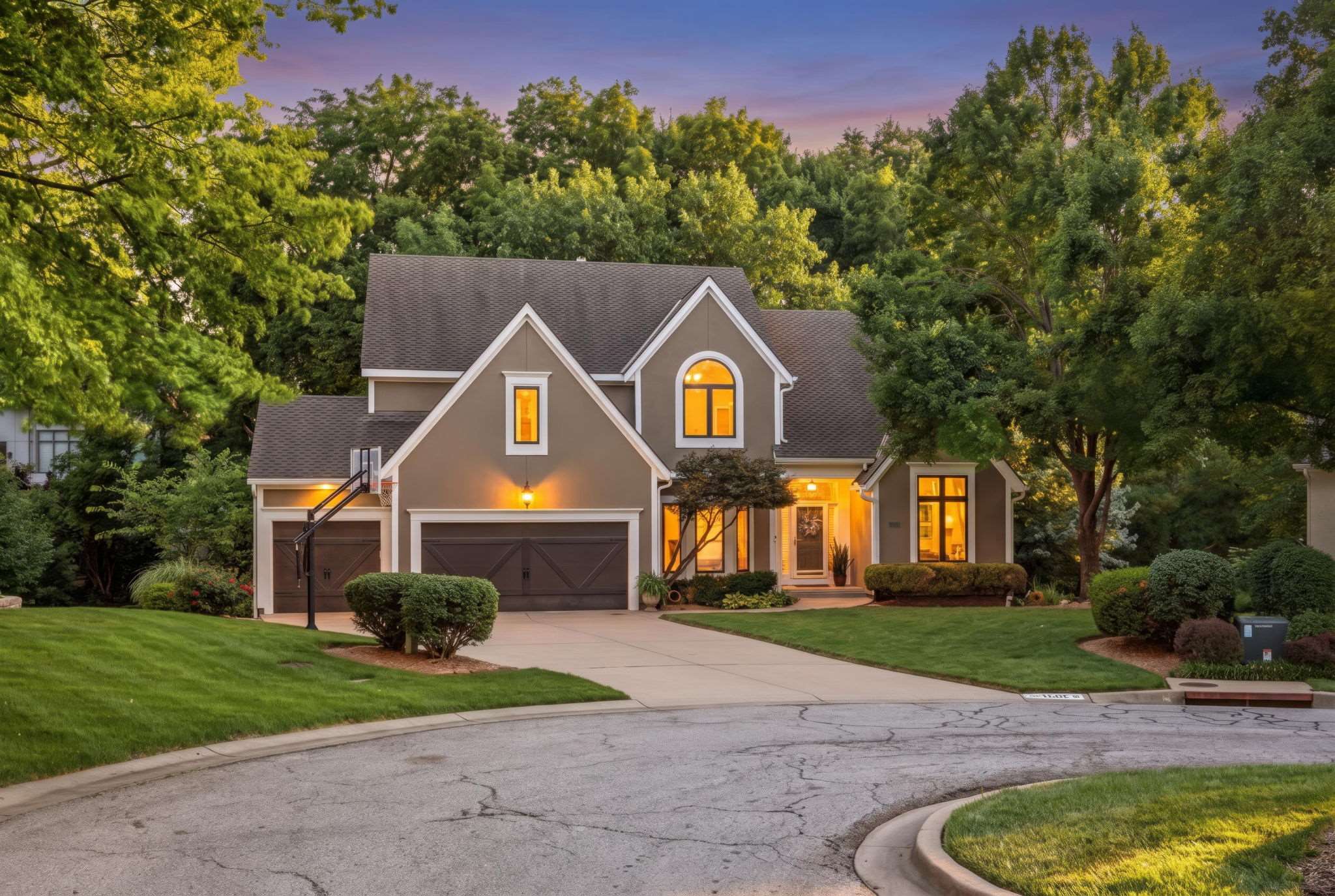 13212 Fontana St, Leawood, KS 66209