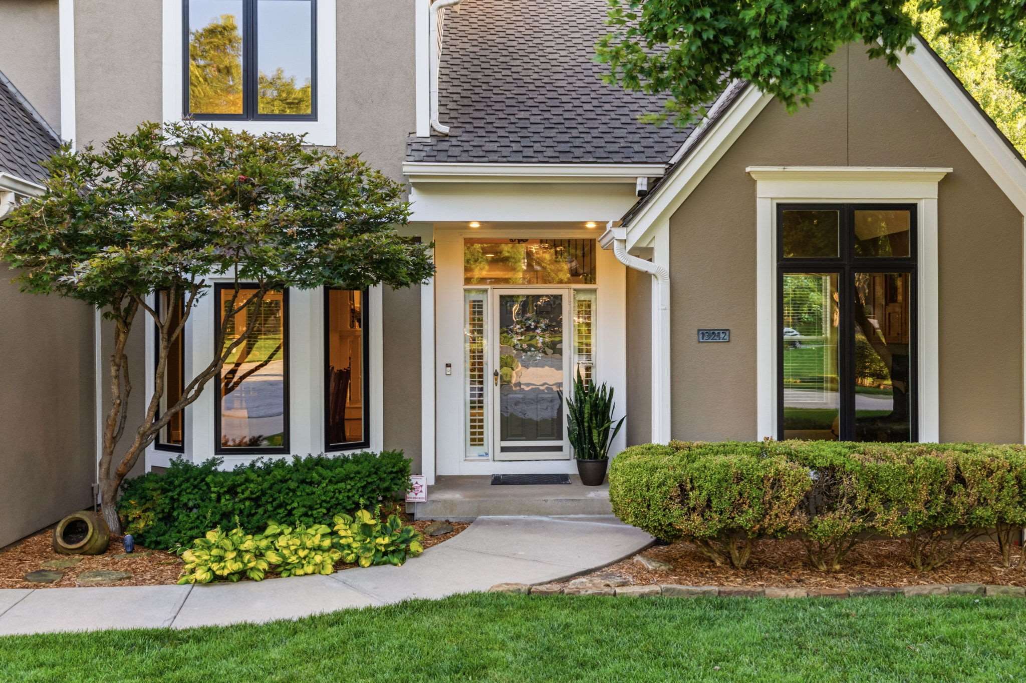13212 Fontana St, Leawood, KS 66209