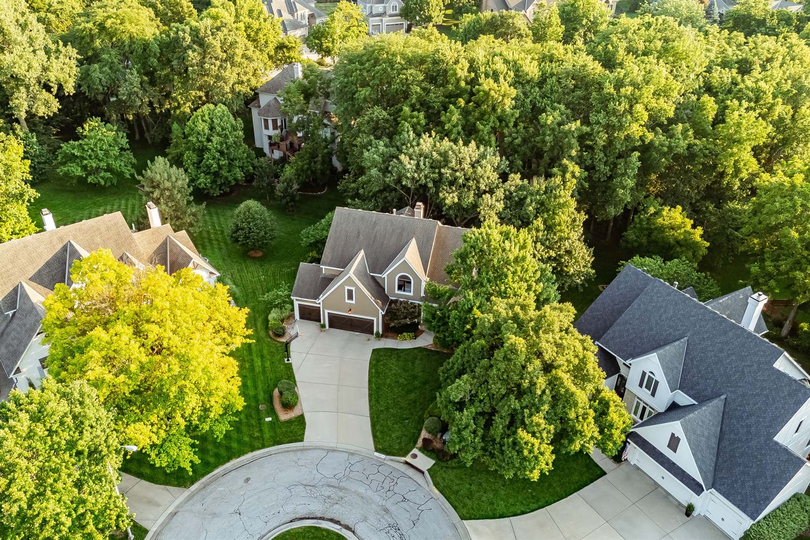 13212 Fontana St, Leawood, KS 66209